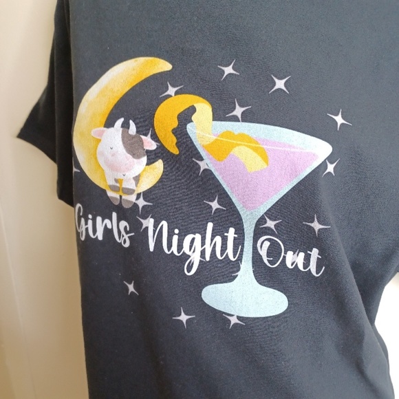 GIRLS NIGHT OUT. Cute tee for the gal's night of partying with the girls. - Picture 5 of 12